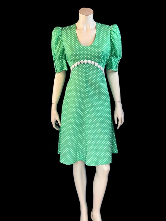 Dresses & Skirts - 70s Green Polka Dot Baby Doll Dress with White Daisy trim / S M